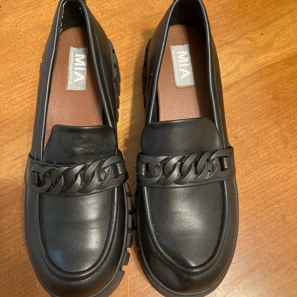 MIA Women's Classic Black Loafers with Chain Accent